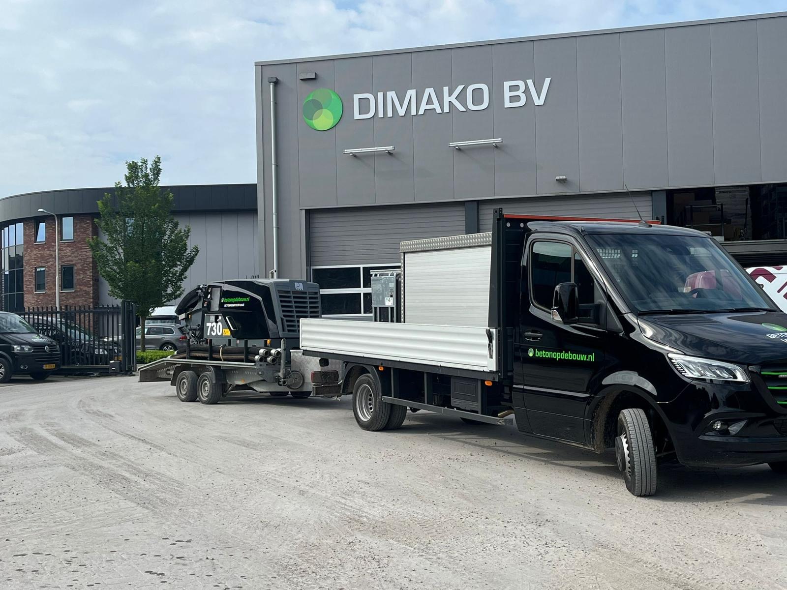 Wagen met betonpomp van Betonopdebouw
